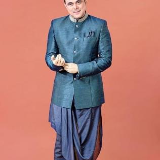 Sumeet Raghavan celebrates birthday with 'Wagle Ki Duniya' team | Sumeet Raghavan celebrates birthday with 'Wagle Ki Duniya' team Sumeet Raghavan celebrates birthday with 'Wagle Ki Duniya' team | Sumeet Raghavan celebrates birthday with 'Wagle Ki Duniya' team