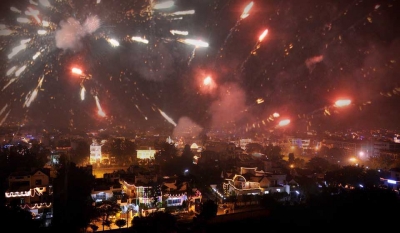 Air & noise pollution spike in Lucknow on Diwali night | Air & noise pollution spike in Lucknow on Diwali night Air & noise pollution spike in Lucknow on Diwali night | Air & noise pollution spike in Lucknow on Diwali night