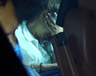Viral video shows Gauri Khan sobbing after court denies bail to Aryan | Viral video shows Gauri Khan sobbing after court denies bail to Aryan Viral video shows Gauri Khan sobbing after court denies bail to Aryan | Viral video shows Gauri Khan sobbing after court denies bail to Aryan