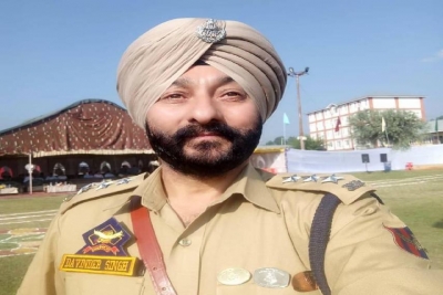 Tainted DSP Davinder Singh's police custody extended | Tainted DSP Davinder Singh's police custody extended