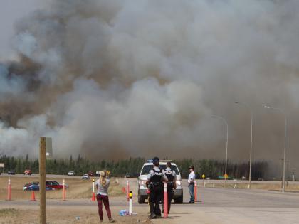 Evacuation efforts in Canada continue amid wildfires | Evacuation efforts in Canada continue amid wildfires