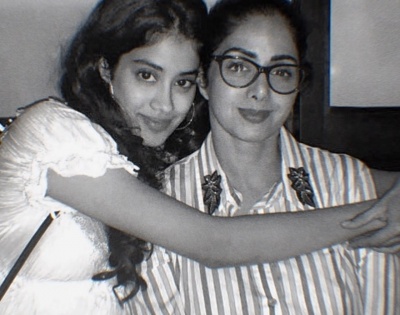 Janhvi posts pic with Sridevi on mother's 57th birth anniversary | Janhvi posts pic with Sridevi on mother's 57th birth anniversary