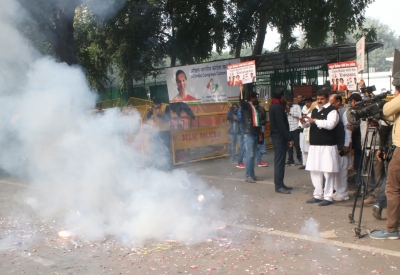 Congress headquarters wear celebratory mood as counting for K'taka polls begin | Congress headquarters wear celebratory mood as counting for K'taka polls begin