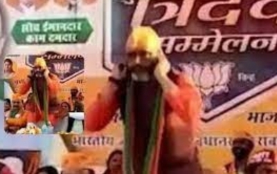 Battle for UP: BJP MLA does sit-ups on stage, asks people to forgive him | Battle for UP: BJP MLA does sit-ups on stage, asks people to forgive him