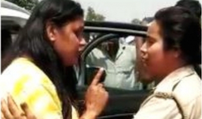 Probe ordered into viral video of drunk officer in UP | Probe ordered into viral video of drunk officer in UP Probe ordered into viral video of drunk officer in UP | Probe ordered into viral video of drunk officer in UP