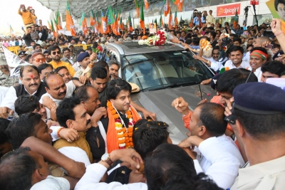 Scindia strikes emotional note in maiden BJP show | Scindia strikes emotional note in maiden BJP show