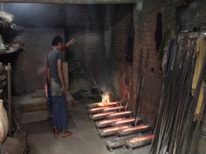 Handicraft artisans in UP's Moradabad in dire straits due to coal shortage | Handicraft artisans in UP's Moradabad in dire straits due to coal shortage