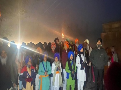 Sikhs in Kashmir Valley commence week-long celebrations of Guru Nanak Jayanti with 'nagar kirtan' | Sikhs in Kashmir Valley commence week-long celebrations of Guru Nanak Jayanti with 'nagar kirtan'