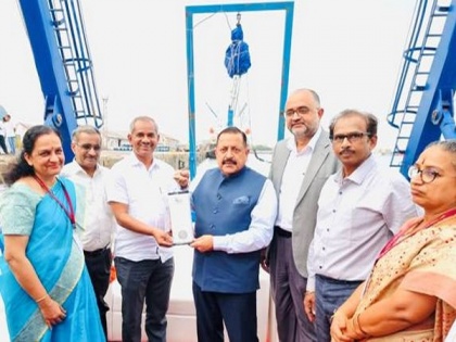 Union Minister Jitendra Singh launches India's first saline water LED lamps | Union Minister Jitendra Singh launches India's first saline water LED lamps