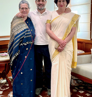 Sonia Gandhi, Rahul, join Priyanka on private visit to Wayanad | Sonia Gandhi, Rahul, join Priyanka on private visit to Wayanad
