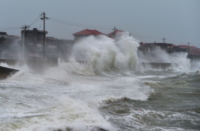 Typhoon Mekkhala makes landfall in China | Typhoon Mekkhala makes landfall in China