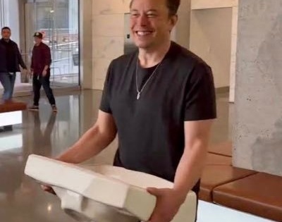 Musk gets booed by crowd at show | Musk gets booed by crowd at show