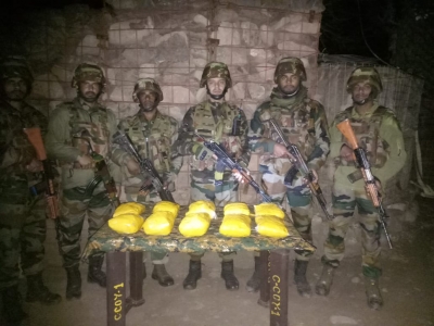Army recovers over 30 kg narcotics along LoC in J&K's Poonch | Army recovers over 30 kg narcotics along LoC in J&K's Poonch