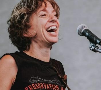 Ani DiFranco to be honoured at John Lennon Benefit Show | Ani DiFranco to be honoured at John Lennon Benefit Show