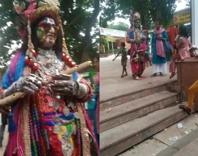 Visitor dressed as Sri Krishna denied entry in Taj Mahal | Visitor dressed as Sri Krishna denied entry in Taj Mahal