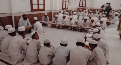 Delhi: Mohan Bhagwat visits Madrasa, interacts with students | Delhi: Mohan Bhagwat visits Madrasa, interacts with students Delhi: Mohan Bhagwat visits Madrasa, interacts with students | Delhi: Mohan Bhagwat visits Madrasa, interacts with students