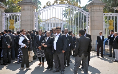 Bengal lawyers to stay away from courts till Saturday | Bengal lawyers to stay away from courts till Saturday