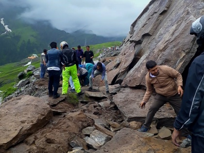 Landslides shut Chandigarh-Manali highway | Landslides shut Chandigarh-Manali highway