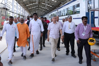 Against 400 Vande Bharat trains announced in next three years, only two operating | Against 400 Vande Bharat trains announced in next three years, only two operating