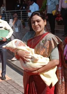 Cuddling baby in arms, NCP MLA attends Maha Legislature | Cuddling baby in arms, NCP MLA attends Maha Legislature