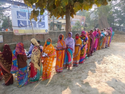 Over 57% polling in third phase of Bihar polls, one shot dead | Over 57% polling in third phase of Bihar polls, one shot dead Over 57% polling in third phase of Bihar polls, one shot dead | Over 57% polling in third phase of Bihar polls, one shot dead