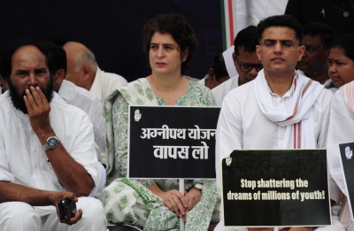 'Throw out govt' Priyanka leads Agnipath protest in Delhi | 'Throw out govt' Priyanka leads Agnipath protest in Delhi