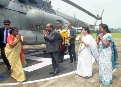 Prez Murmu arrives in Kolkata for two-day visit | Prez Murmu arrives in Kolkata for two-day visit