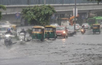 Rainfall causes waterlogging, traffic jams in Delhi | Rainfall causes waterlogging, traffic jams in Delhi