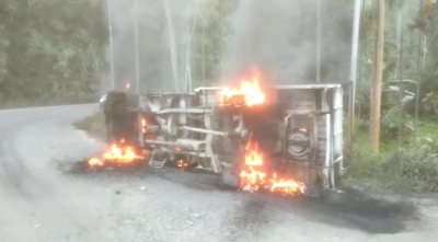 6 vehicles carrying areca nuts burnt down in Mizoram | 6 vehicles carrying areca nuts burnt down in Mizoram