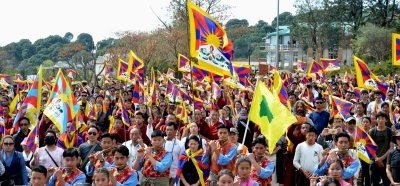 Tibetans in exile endorse 'middle-way' policy on Tibet | Tibetans in exile endorse 'middle-way' policy on Tibet