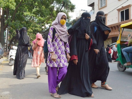 Hyderabad college denies entry to burqa-clad students | Hyderabad college denies entry to burqa-clad students