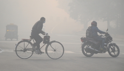 Delhi's AQI remains 'severe' for 6th day, light rain likely | Delhi's AQI remains 'severe' for 6th day, light rain likely