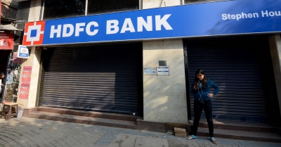 RBI asks HDFC to temporarily stop issuing new credit cards | RBI asks HDFC to temporarily stop issuing new credit cards RBI asks HDFC to temporarily stop issuing new credit cards | RBI asks HDFC to temporarily stop issuing new credit cards