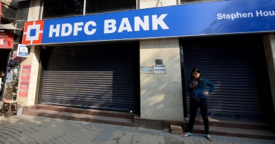 3 HDFC bank staffers among 12 held for bid to withdraw from NRI account | 3 HDFC bank staffers among 12 held for bid to withdraw from NRI account