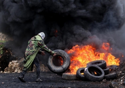 Palestinian protesters injured in West Bank clashes | Palestinian protesters injured in West Bank clashes