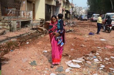 Delhi violence: Woman searches for missing son even at morgue | Delhi violence: Woman searches for missing son even at morgue Delhi violence: Woman searches for missing son even at morgue | Delhi violence: Woman searches for missing son even at morgue