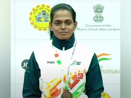 Khelo India University Games 2021: Weightlifter B Lakshmi clinches Bronze in 55kg event | Khelo India University Games 2021: Weightlifter B Lakshmi clinches Bronze in 55kg event