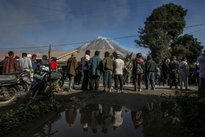 Thousands evacuated as volcanic eruptions wreak havoc in Indonesia | Thousands evacuated as volcanic eruptions wreak havoc in Indonesia