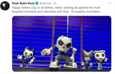 Shah Rukh Khan wishes parents the most beautiful moments with 'lil naughty munchkins' | Shah Rukh Khan wishes parents the most beautiful moments with 'lil naughty munchkins'