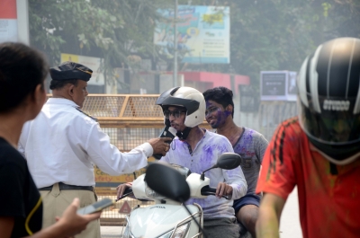 Over 800 challans issued for drunken driving on Holi: Delhi Police | Over 800 challans issued for drunken driving on Holi: Delhi Police