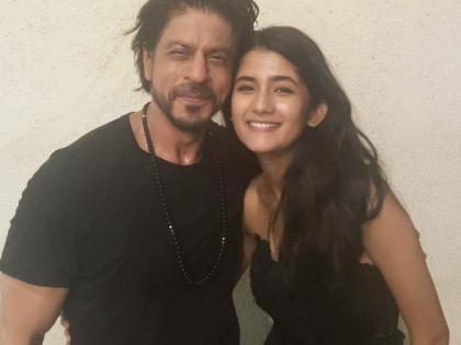 Ashlesha Thakur posts pics with 'Jawan' co-star SRK & director Atlee | Ashlesha Thakur posts pics with 'Jawan' co-star SRK & director Atlee