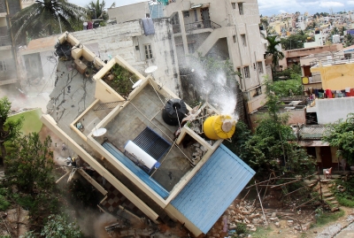 Death toll rises to 20 from 21-story building collapse in Nigeria | Death toll rises to 20 from 21-story building collapse in Nigeria