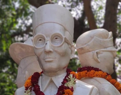 SC rejects plea to prevent improper use of Veer Savarkar’s name | SC rejects plea to prevent improper use of Veer Savarkar’s name SC rejects plea to prevent improper use of Veer Savarkar’s name | SC rejects plea to prevent improper use of Veer Savarkar’s name
