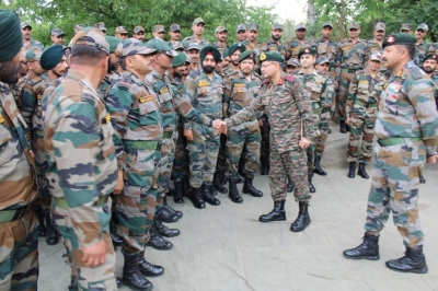 Northern Army Commander reviews security scenario in Kashmir | Northern Army Commander reviews security scenario in Kashmir