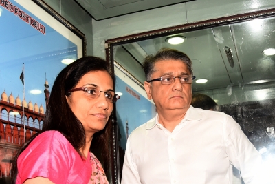 Bombay High Court terms Chanda, Deepak Kochhar's arrests 'illegal', confirms interim bail | Bombay High Court terms Chanda, Deepak Kochhar's arrests 'illegal', confirms interim bail Bombay High Court terms Chanda, Deepak Kochhar's arrests 'illegal', confirms interim bail | Bombay High Court terms Chanda, Deepak Kochhar's arrests 'illegal', confirms interim bail