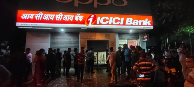 Axis Bank sacks Manager who looted ICICI Bank, killed woman officer | Axis Bank sacks Manager who looted ICICI Bank, killed woman officer