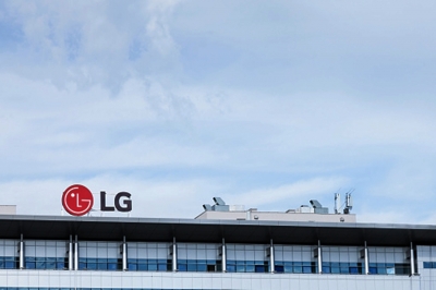 LG to sell Apple devices at its stores after mobile biz exit | LG to sell Apple devices at its stores after mobile biz exit