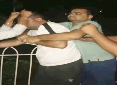 BJP leader caught with female friend by his wife, thrashes both | BJP leader caught with female friend by his wife, thrashes both