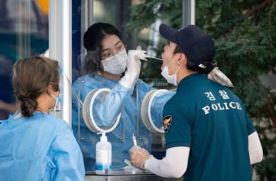 S.Korea reports 323 new Covid-19 cases | S.Korea reports 323 new Covid-19 cases