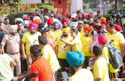Punjab CM leads 15,000 cyclists in drug awareness rally | Punjab CM leads 15,000 cyclists in drug awareness rally Punjab CM leads 15,000 cyclists in drug awareness rally | Punjab CM leads 15,000 cyclists in drug awareness rally